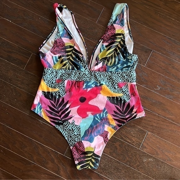 Tropical V neck One piece Swimsuit - Picture 5 of 5